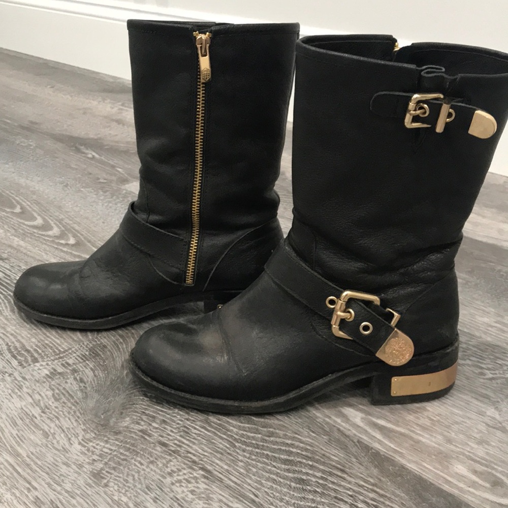 VINCE CAMUTO Boots